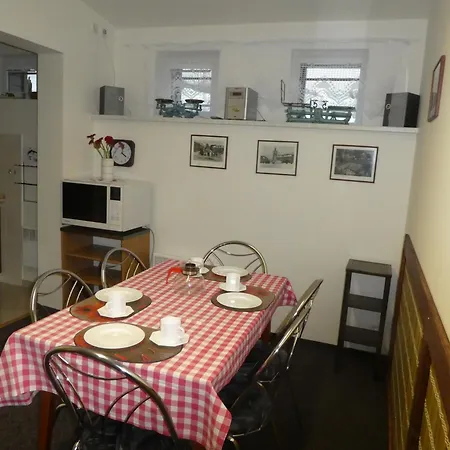 Flora Apartman *
