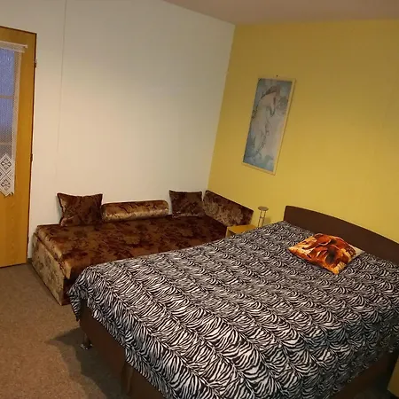 Flora Apartman